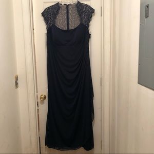 Long Mother of the Bride/Formal Dress